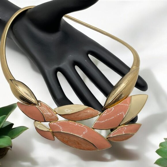 Vintage TRIFARI Coral Leaf Enamel Bib Necklace Gorgeous Choker Jewelry Chunky - Picture 3 of 11